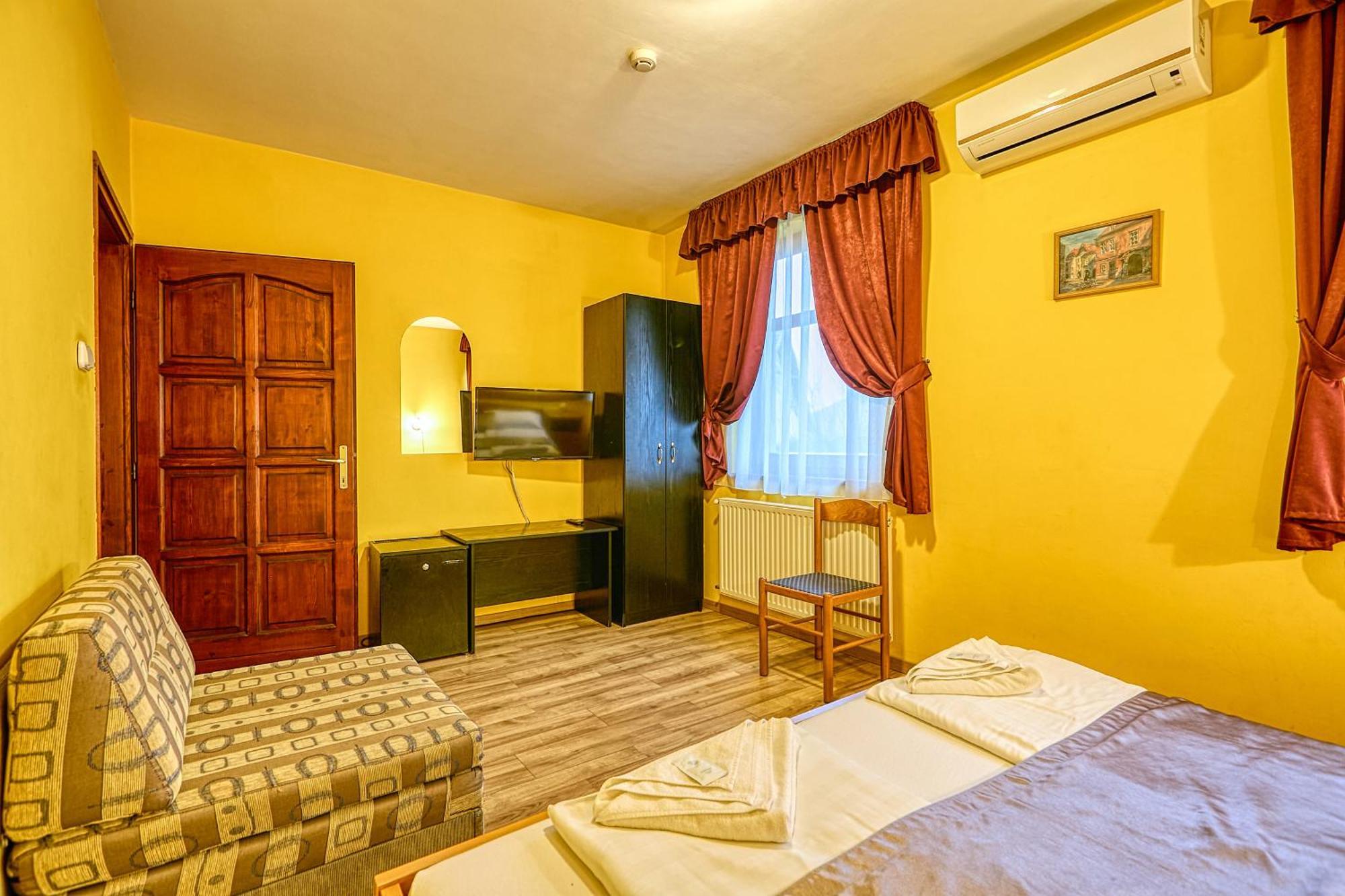 Pihenokereszt Panzio Bed & Breakfast Sopron Exterior photo